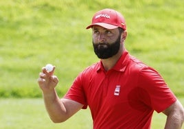 Jon Rahm, durante su último recorrido en el torneo de golf en París 2024.