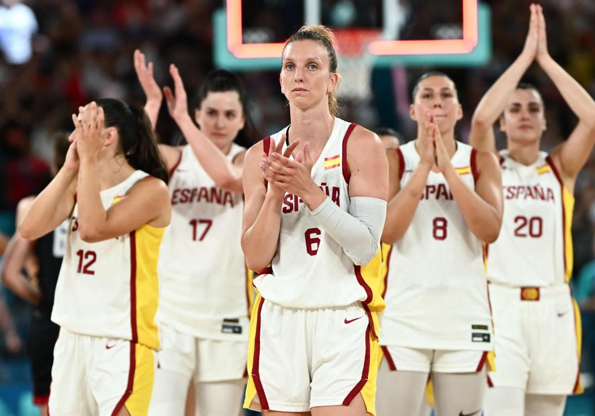 Las jugadoras de la selección femenina de baloncesto, tras caer ante Bélgica.