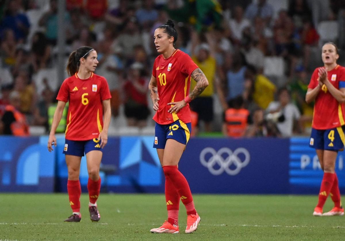 Las jugadoras de España, abatidas durante el partido ante Brasil.