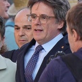 El abogado de Puigdemont afirma que el huido ya está fuera de España