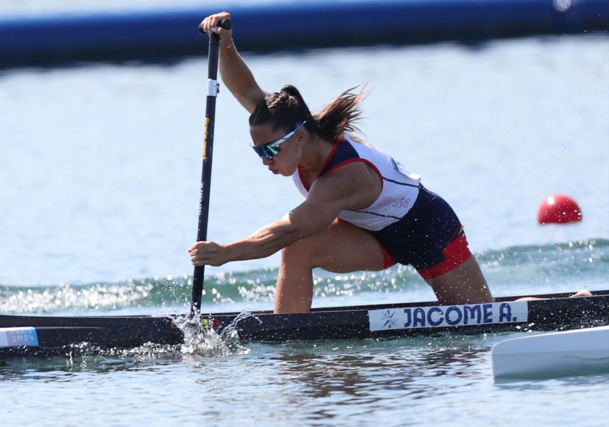 Antía Jácome, en la final de los 200 metros en París