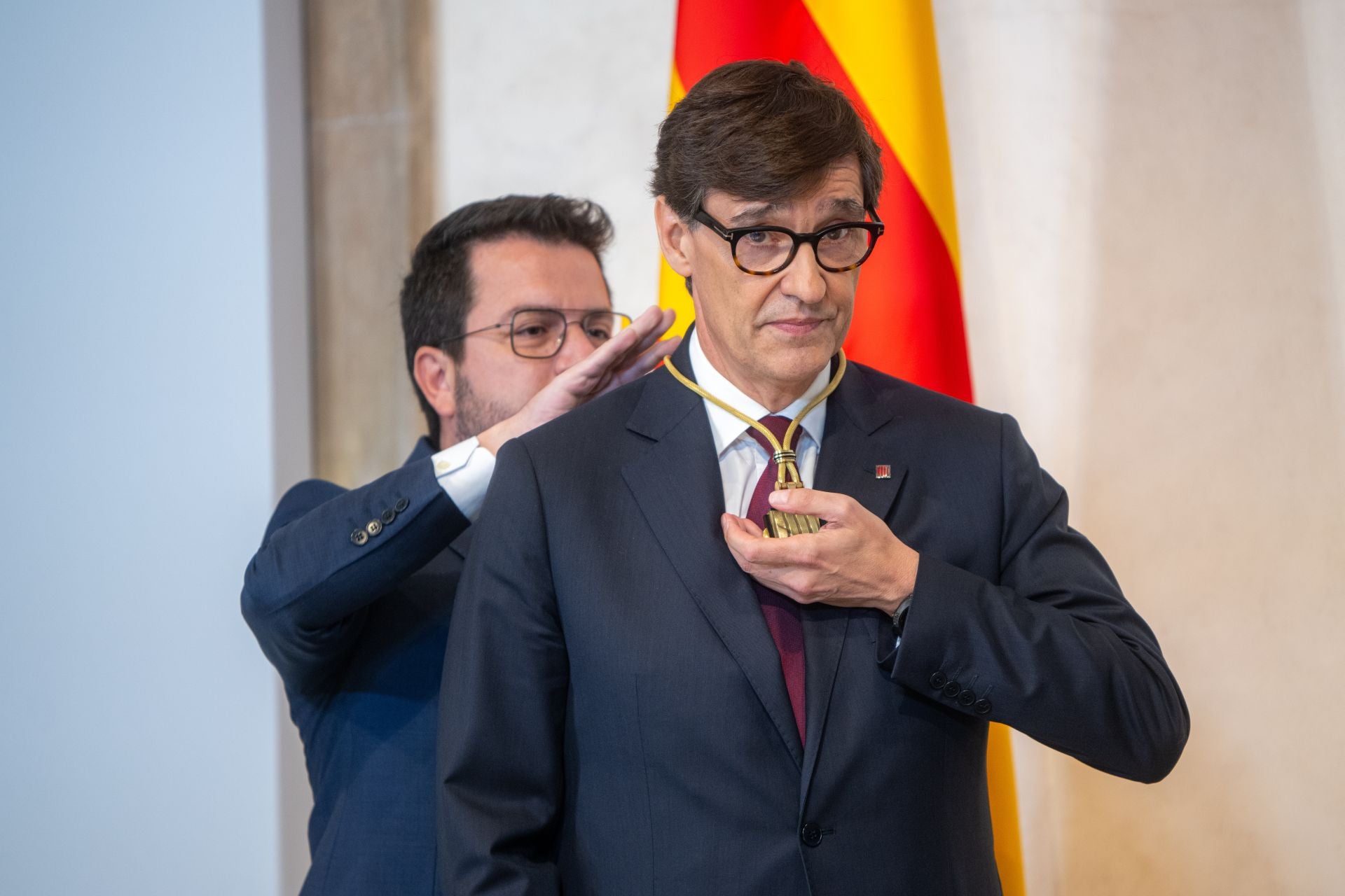 Illa agradece el trabajo de todos los expresidents, incluido Puigdemont, en su toma de posesión