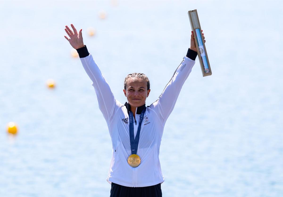 Lisa Carrington, en el podio con la medalla de oro