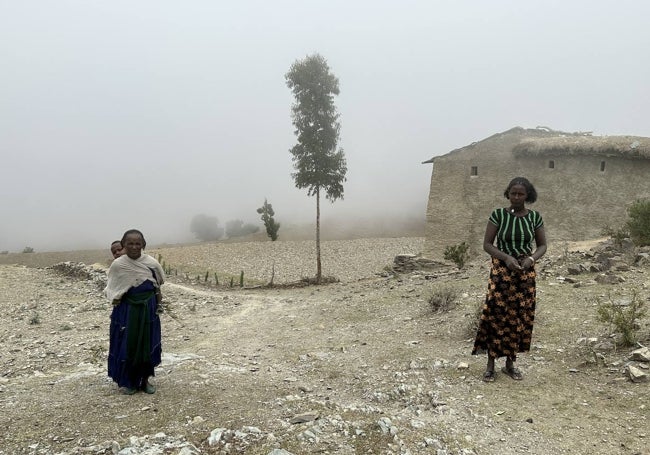 Dos mujeres en la aldea de Aseraw.