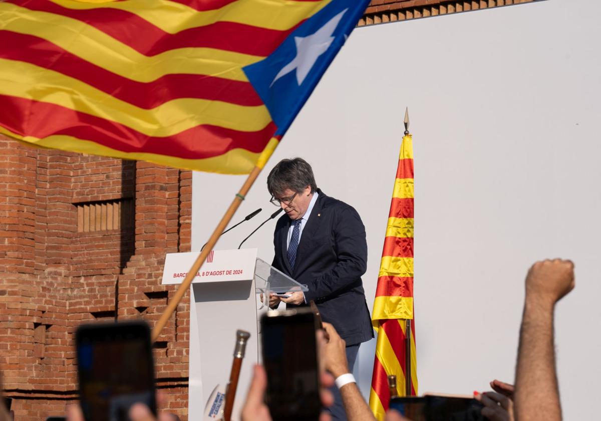 Carles Puigdemont, el jueves ante sus fieles en Barcelona antes de emprender de nuevo la huida.