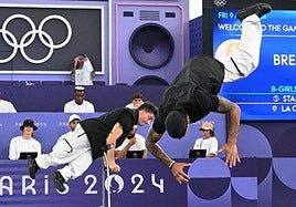 El grupo de baile ILL-Abilities durante la competición en los Juegos Olímpicos 2024 en París.