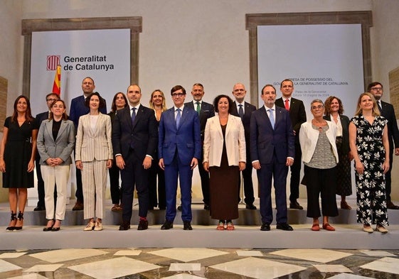 Salvador Illa posa con los miembros del nuevo Govern.