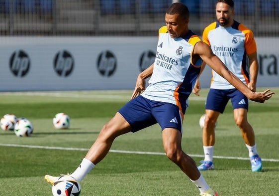 Mbappé prepara el duelo ante el Atalanta, con Carvajal en segundo plano.