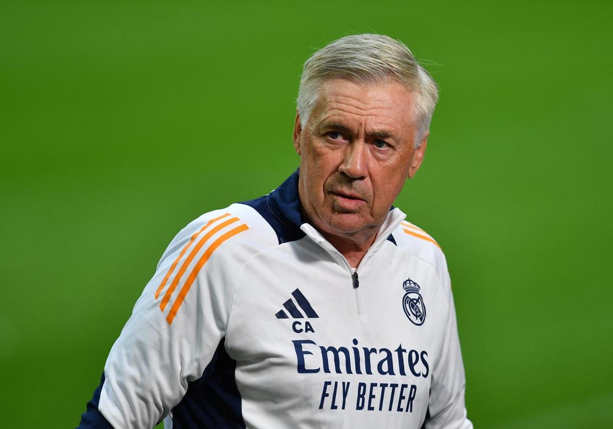 Carlo Ancelotti, antes del entrenamiento del Real Madrid en el Estadio Nacional de Varsovia.