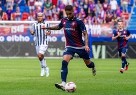 El Eibar vence al Castellón gracias a un gol de Bautista