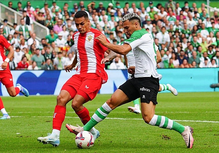 El Almería regresa a Segunda con un empate en El Sardinero