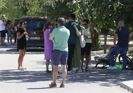 Familiares y amigos del niño fallecido en Mocejón (Toledo).