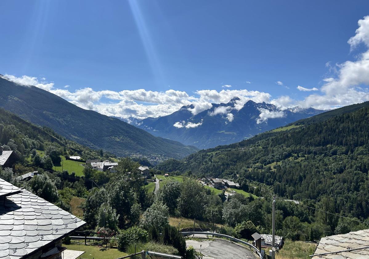 Descenso de los Alpes, con el Mont Blanc al fondo