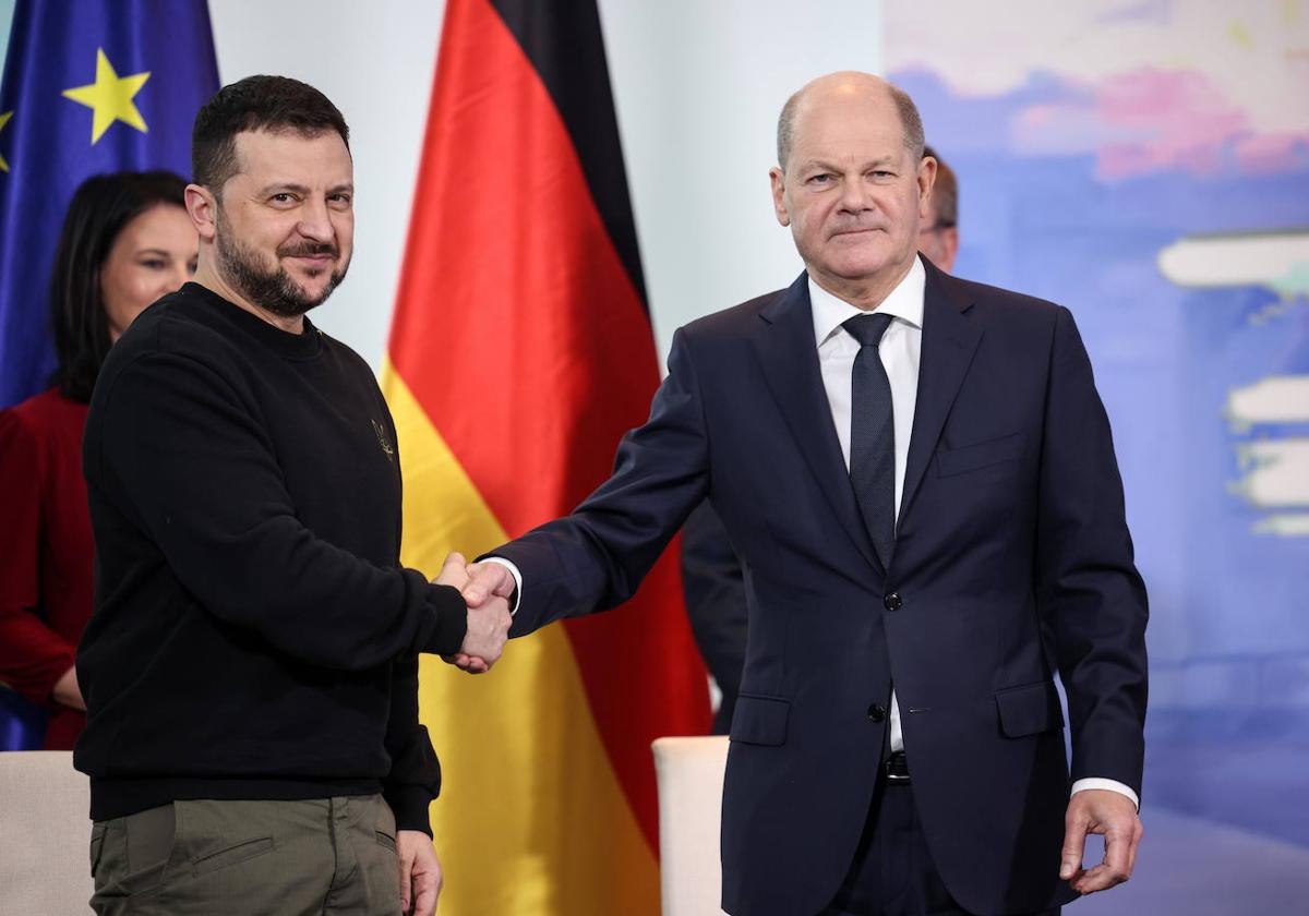 El presidente ucraniano, Volodímir Zelenski, y el canciller alemán, Olaf Scholz, en un encuentro en Berlín a principios de año.