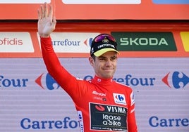 Wout van Aert celebra su victoria en la tercera etapa de la Vuelta a España.