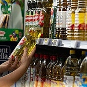 Subidas del 70% en apenas quince días: los consumidores vigilan el precio del aceite en el súper
