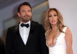 Ben Affleck y Jennifer Lopez en el 78° Festival Internacional de Cine de Venecia.