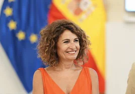 La vicepresidenta primera y ministra de Hacienda, María Jesús Montero, en su visita el miércoles al Ayuntamiento de Rota (Cádiz)