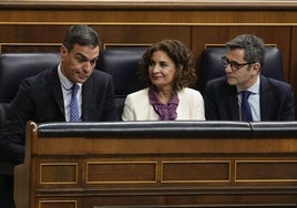 Pedro Sánchez, María Jesús Montero y Félix Bolaños, en el Congreso.