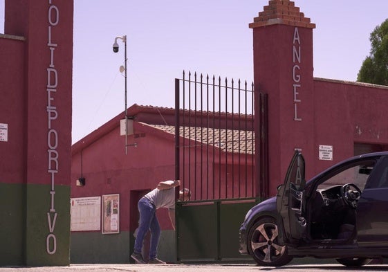 Entrada al polideportivo de Mocejón.