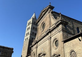 Fachada de la catedral de Viterbo, una ciudad venida a menos.