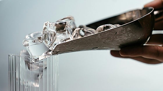 Las mejores cubiteras para hacer hielo en casa y disfrutar al máximo de tus bebidas favoritas