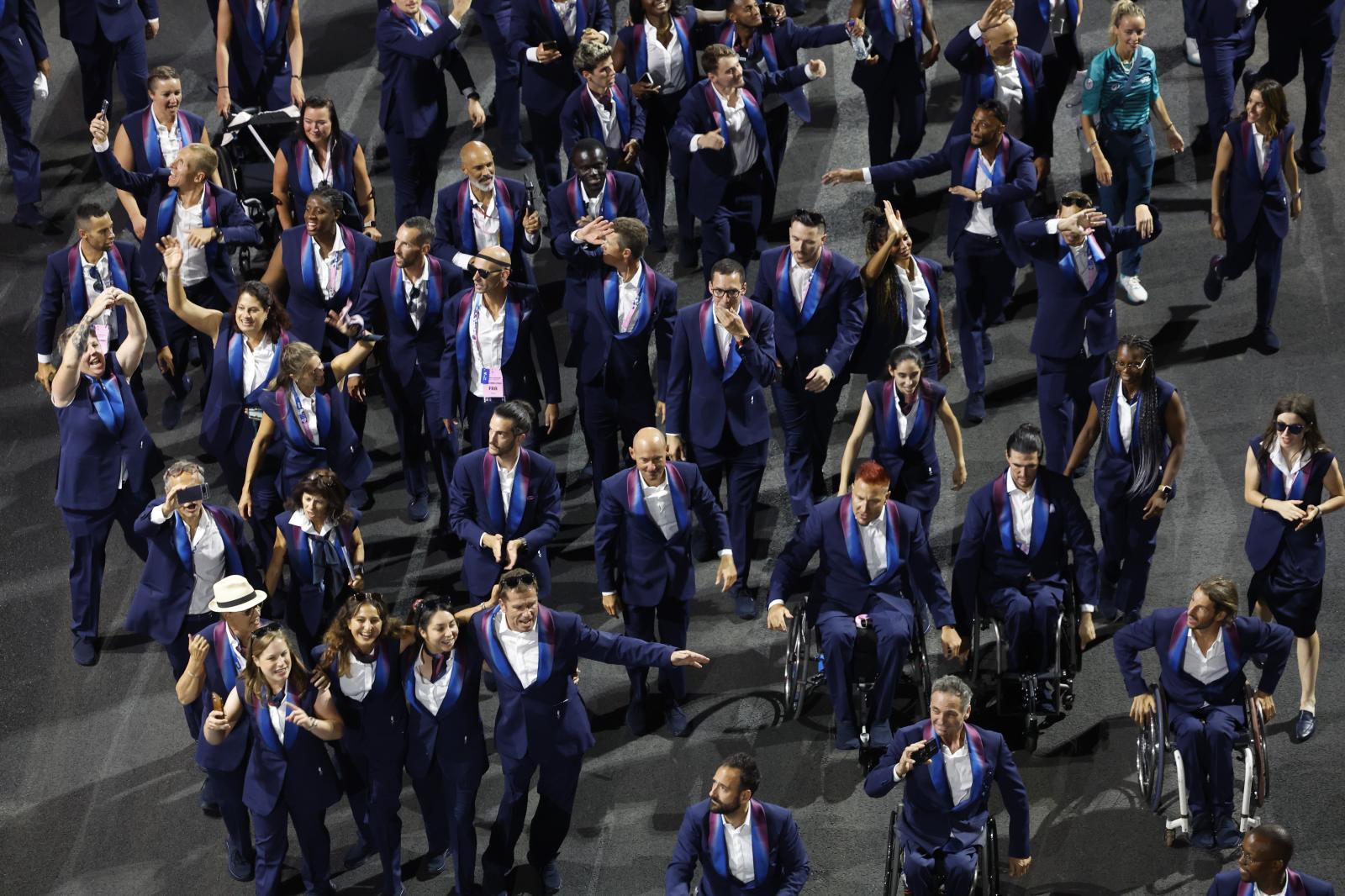 La delegación de Francia ha sido la encargada de cerrar, como anfitriona, el desfile.