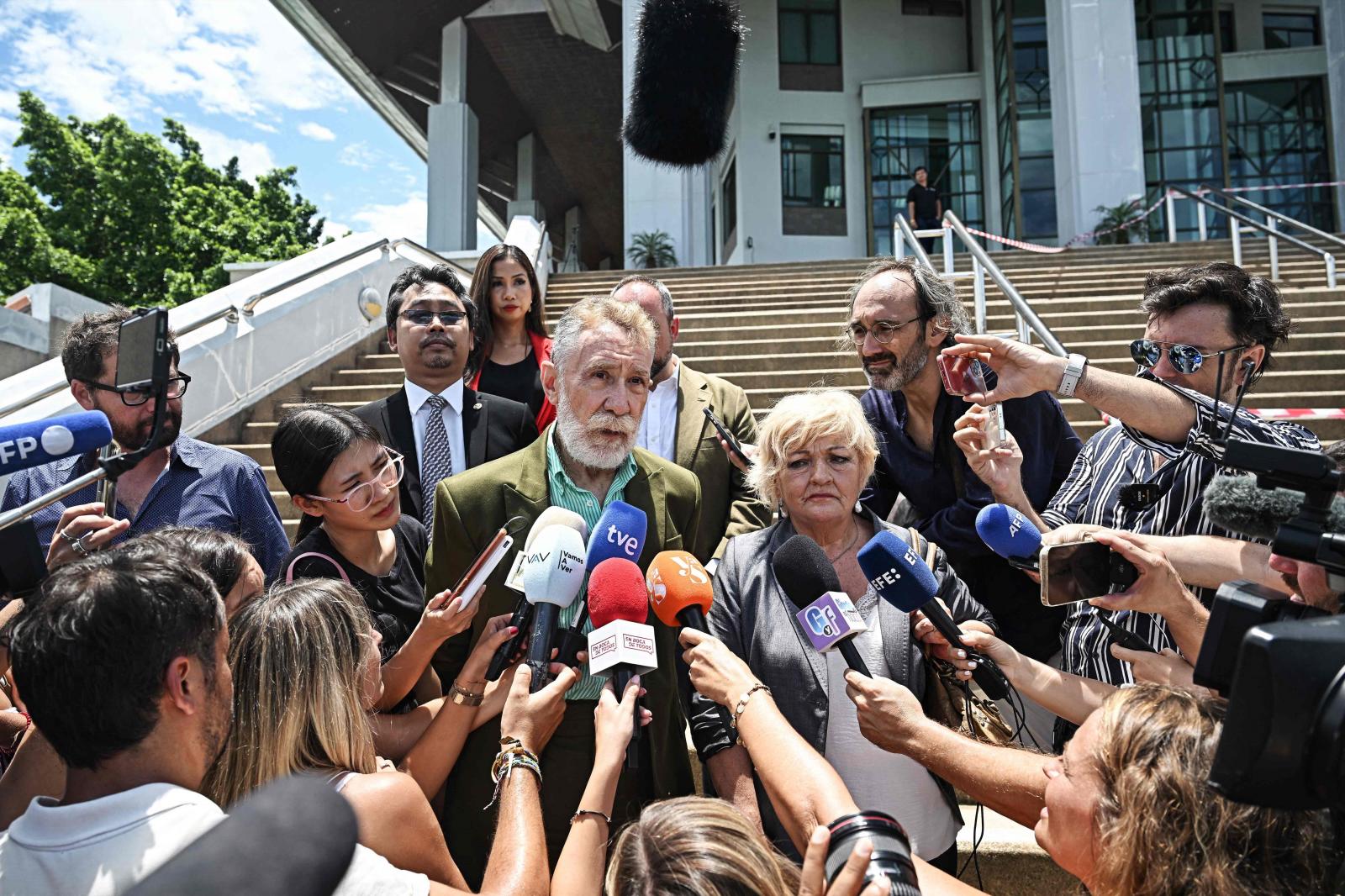 Los abogados de la familia Sancho tras conocer la sentencia condenatoria.