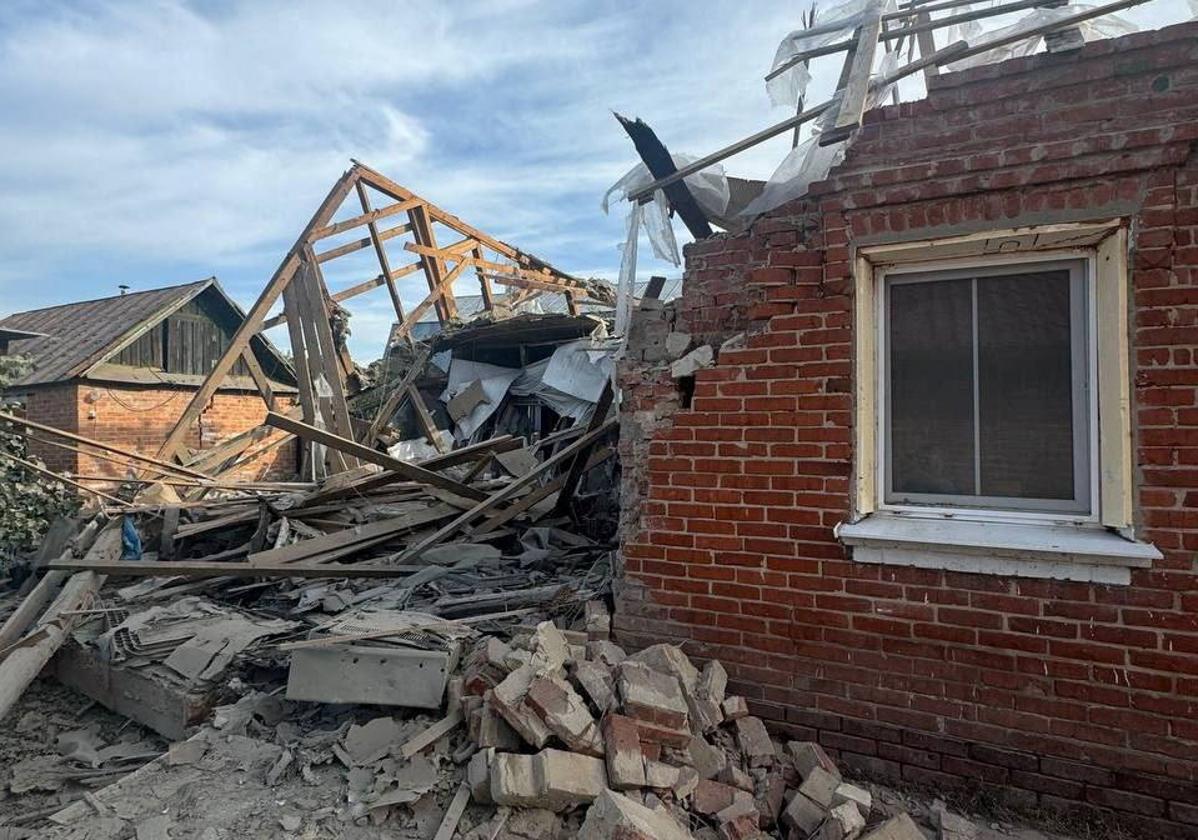 Varios edificios residenciales han sido alcanzados por el bombardeo en la ciudad de Shebekino, en la región de Bélgorod.