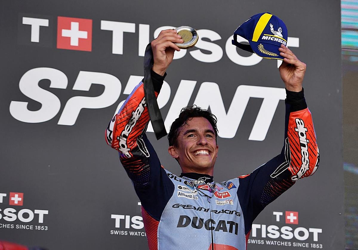 Marc Márquez celebra su victoria en el sprint del GP de Aragón.