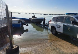 La Guardia Civil interviene en San Fernando (Cádiz) ocho 'narcolanchas'.