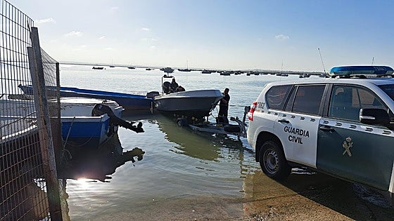 Un muerto y cuatro heridos al colisionar su narcolancha en una persecución policial en Cádiz