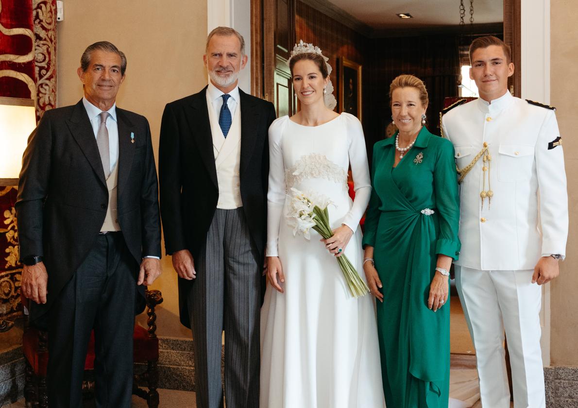 La infanta Cristina posa junto a Felipe VI después de más de un lustro de ostracismo oficial