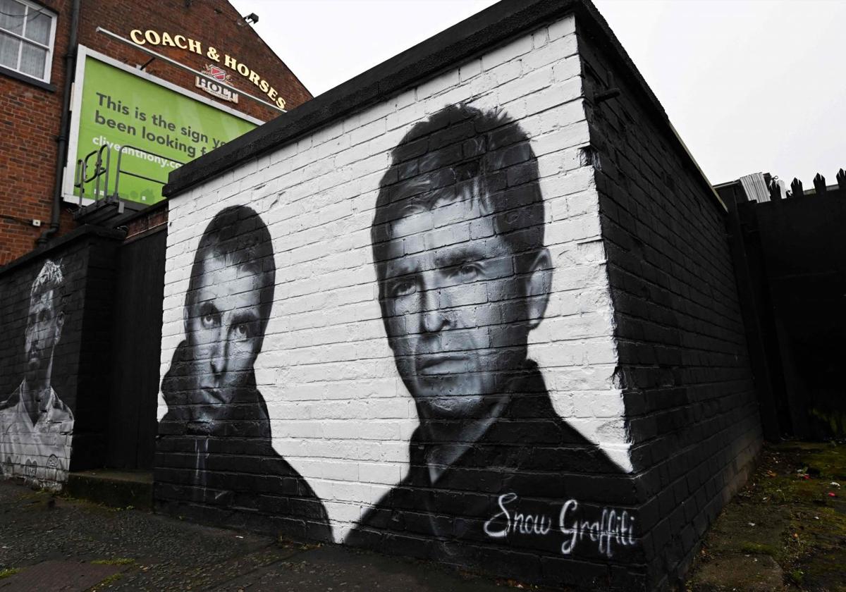 Graffiti de la banda Oasis en Manchester