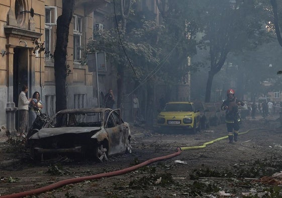 Un ataque ruso causa siete muertos, la mitad niños, en Leópolis, en la frontera con Polonia