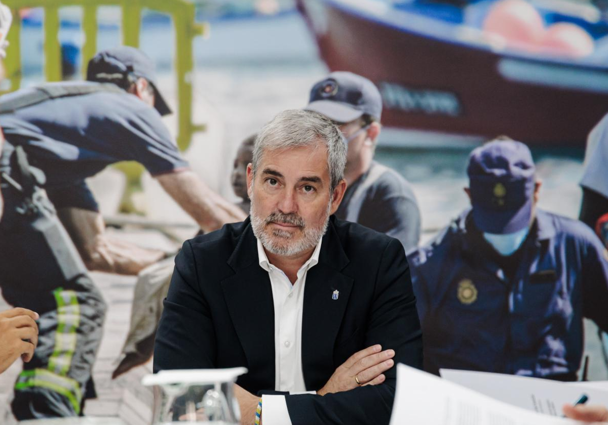 Clavijo aborda con ocho ONGs la emergencia migratoria en Canarias