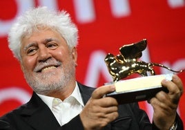 Almodóvar gana el León de Oro del Festival de Venecia