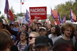 La izquierda sale a la calle en Francia para protestar contra Macron y el nombramiento de Barnier