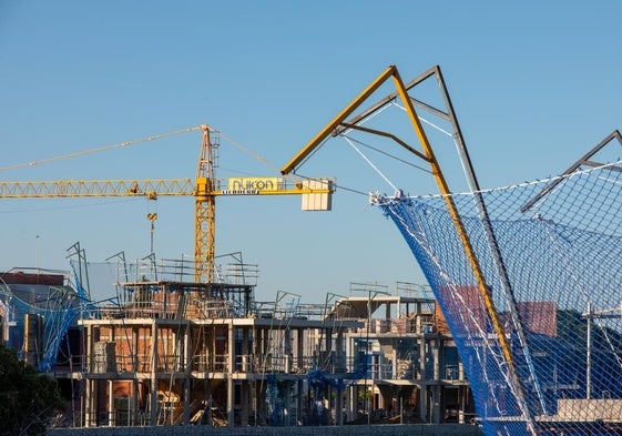 Un bloque de viviendas en construcción.