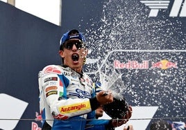 Marc Márquez celebra su victoria en Misano.