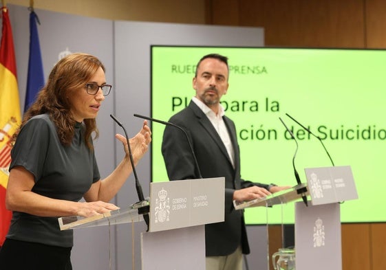 Mónica García y el secretario de Estado de Justicia, Manuel Olmedo.