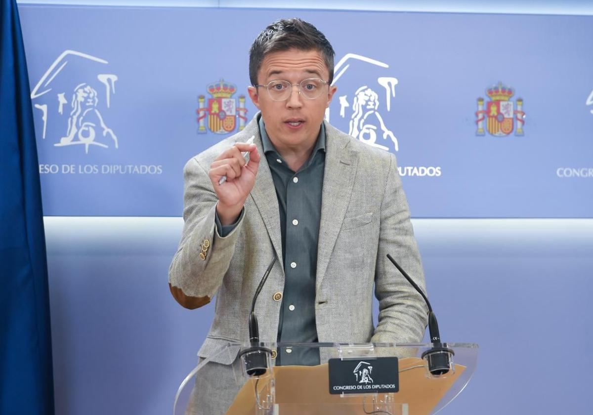 El portavoz de Sumar, Íñigo Errejón, este martes durante la rueda de prensa en el Congreso.