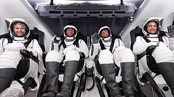 La misión del primer paseo espacial privado ya hace historia: se aleja 1.400 kilómetros de la Tierra