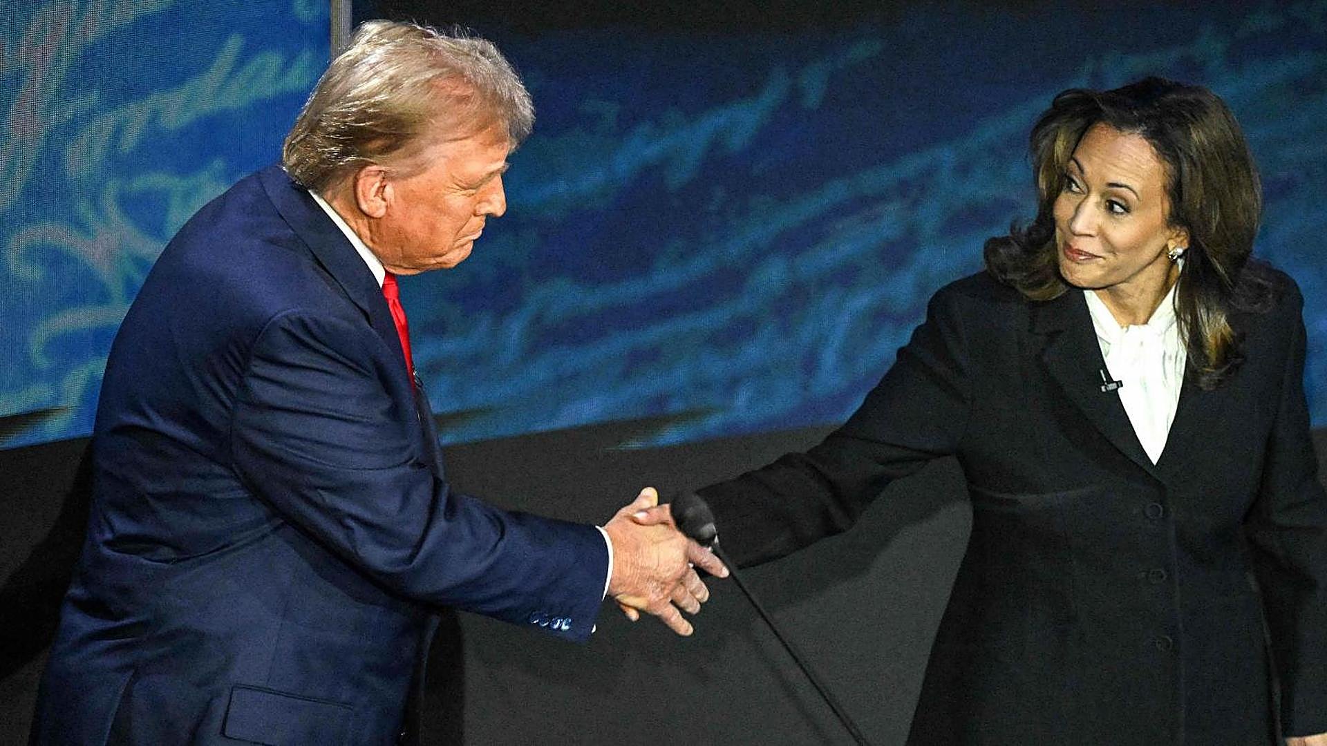 ハリス氏、トランプ氏を追い詰めるも未定の人々を説得せず