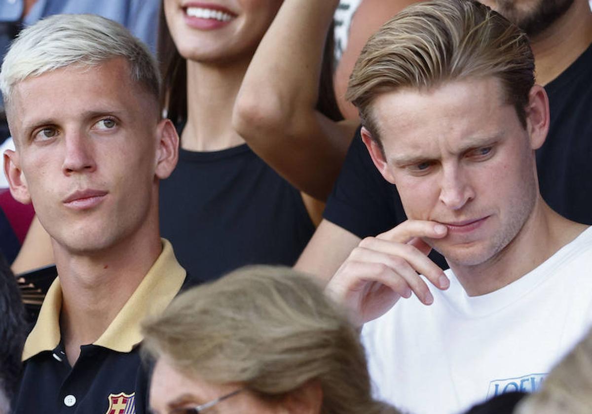 Frenkie de Jong presencia junto a Dani Olmo el Barça-Athletic del 24 de agosto.