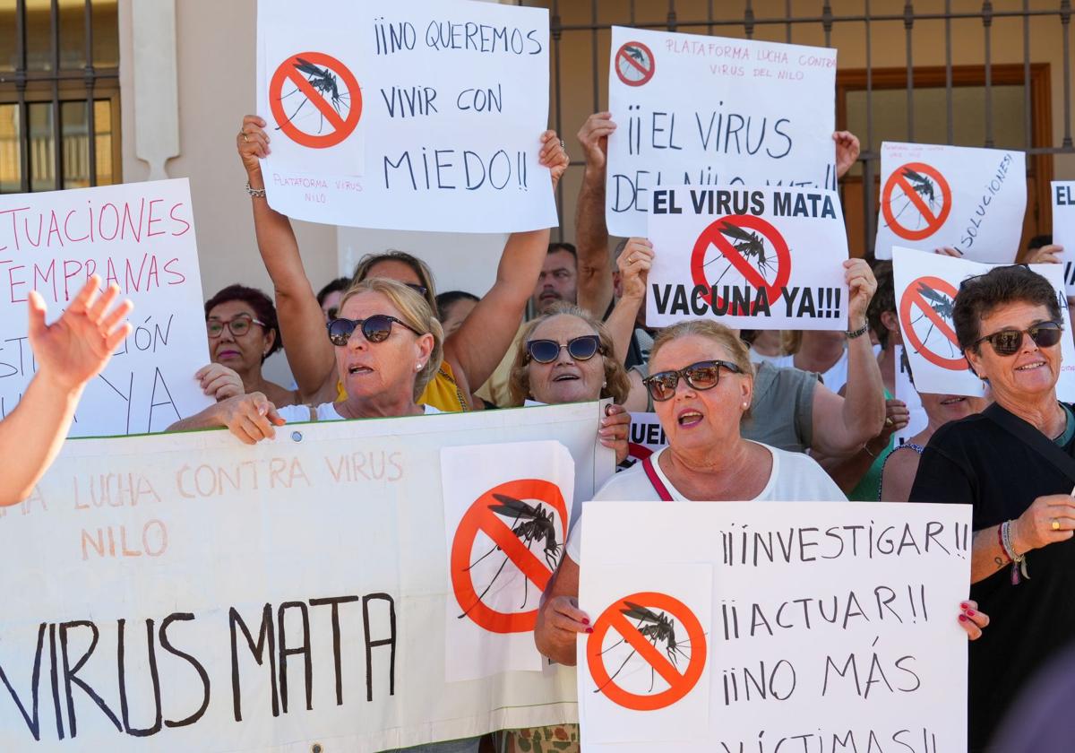 Protesta en Isla Mayor (Sevilla) por el virus del Nilo.