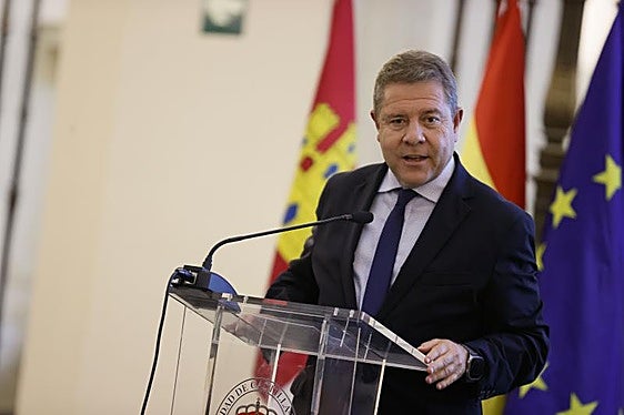 Emiliano García-Page durante una conferencia.