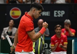 Carlos Alcaraz celebra un punto ante Ugo Humbert.