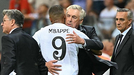 Ancelotti defiende y da cariño a sus estrellas