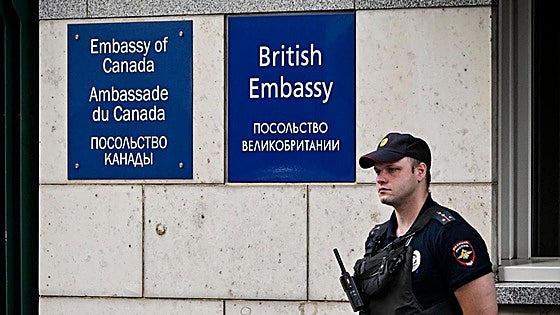 Moscú da un aviso a Londres al expulsar a seis de sus diplomáticos